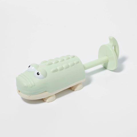 Crocodile water squirter